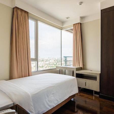 Jasmine Grande Residence Банкок Екстериор снимка A bedroom in a serviced apartment in Cairo, Egypt