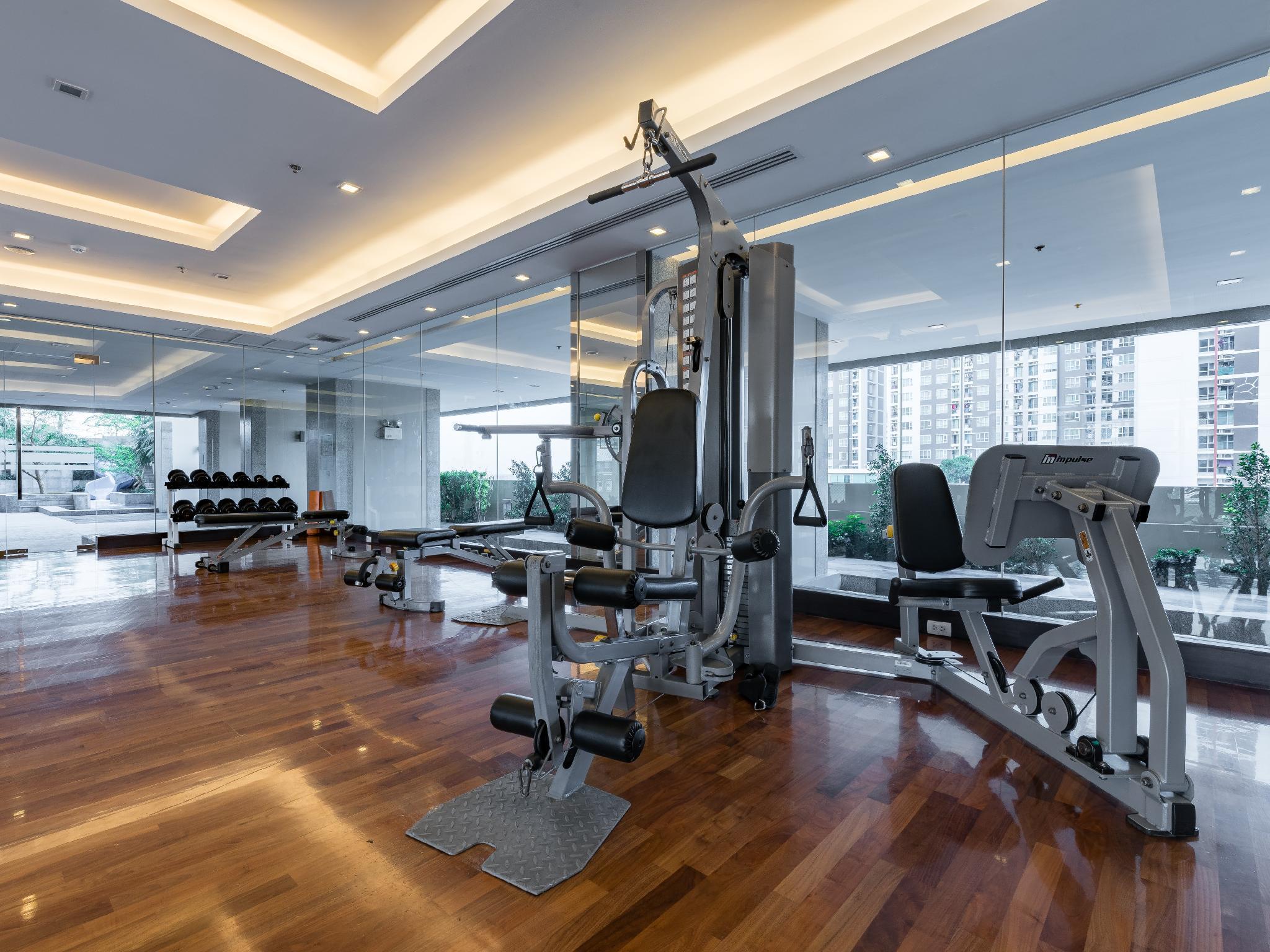 Jasmine Grande Residence Банкок Екстериор снимка The gym at the 1016 Residences
