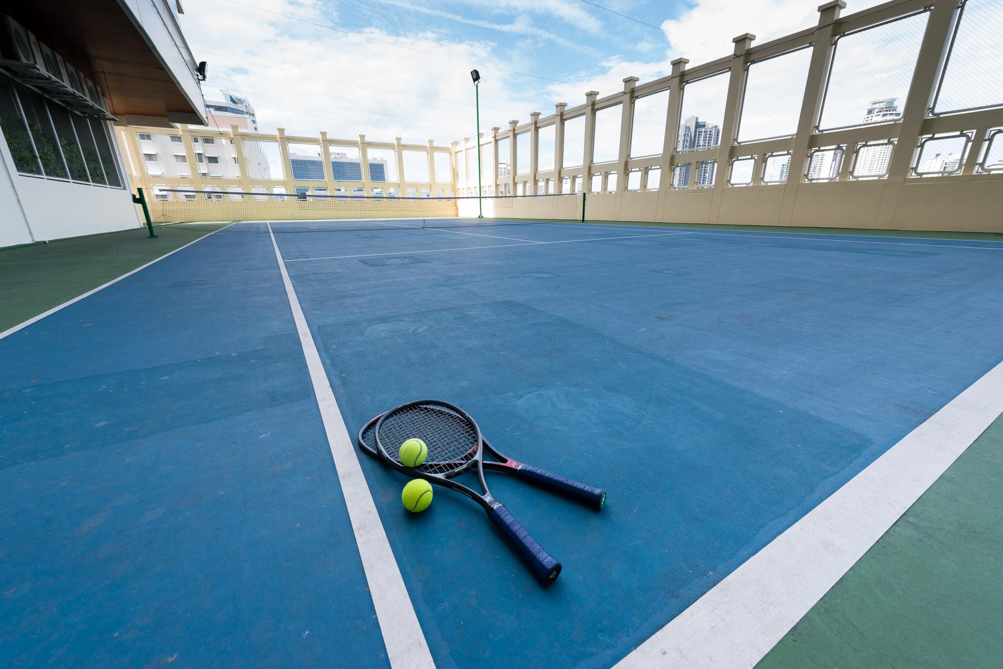 Jasmine Grande Residence Банкок Екстериор снимка Tennis court at the Ritz-Carlton, Singapore