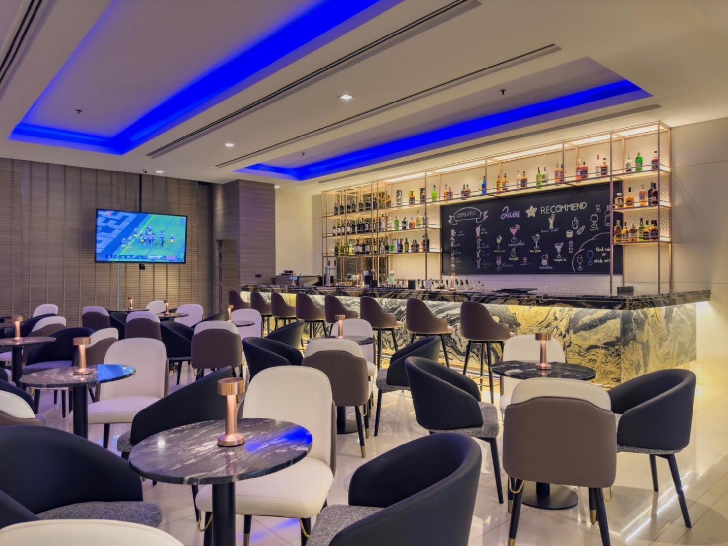 Jasmine Grande Residence Банкок Екстериор снимка The lounge at the airport